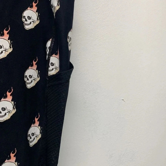 Torrid Active Leggings Athletic Pants Pockets Skull Flames Black Plus Size 2X - Picture 9 of 12